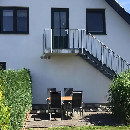 Cosy In With Garden Apartment *